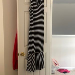 Beautiful banana republic dress with ruffle bottom